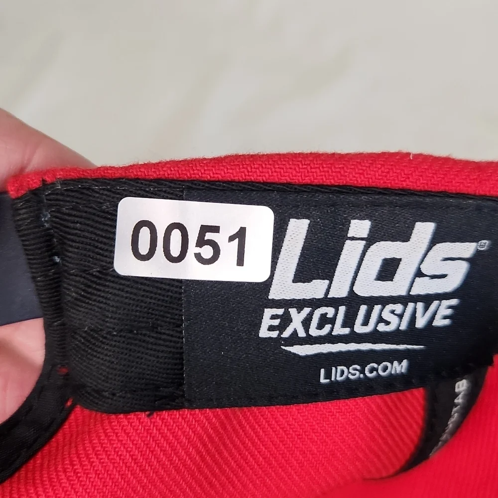Marvel Lids Kids Spider-Man Red and Black Hat Snap Back NWOT - Picture 4 of 5